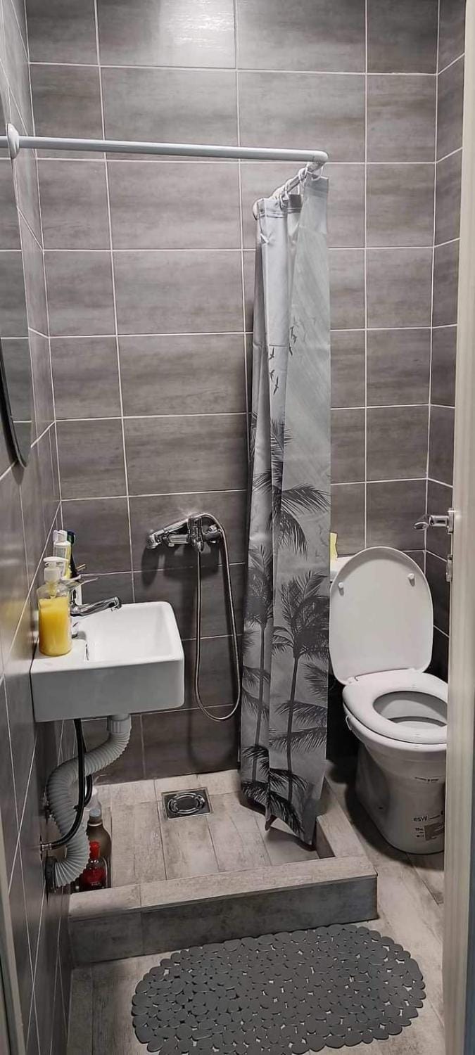 Shower, Toilet, Bathroom, towels