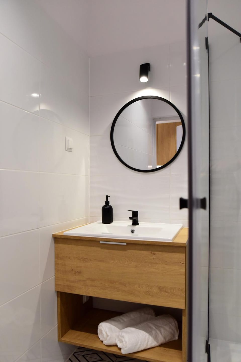 Shower, Bathroom, towels