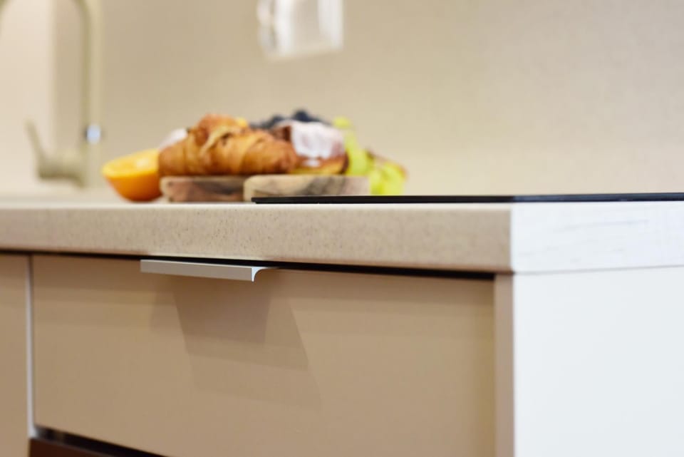 Kitchen or kitchenette, Food and drinks, Food, Breakfast, stove, kitchen