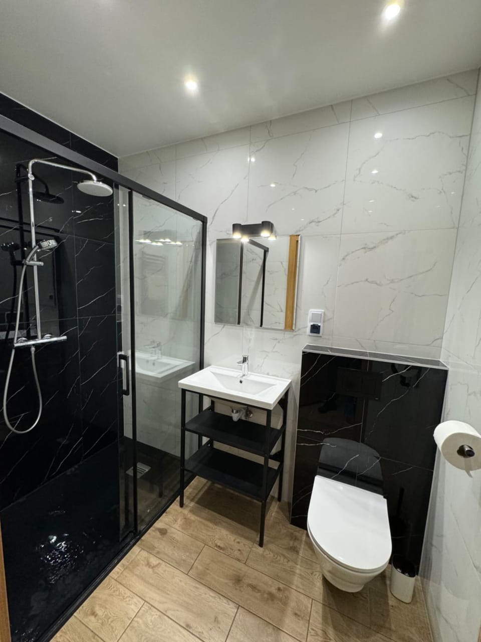 Shower, Toilet, Bathroom, towels