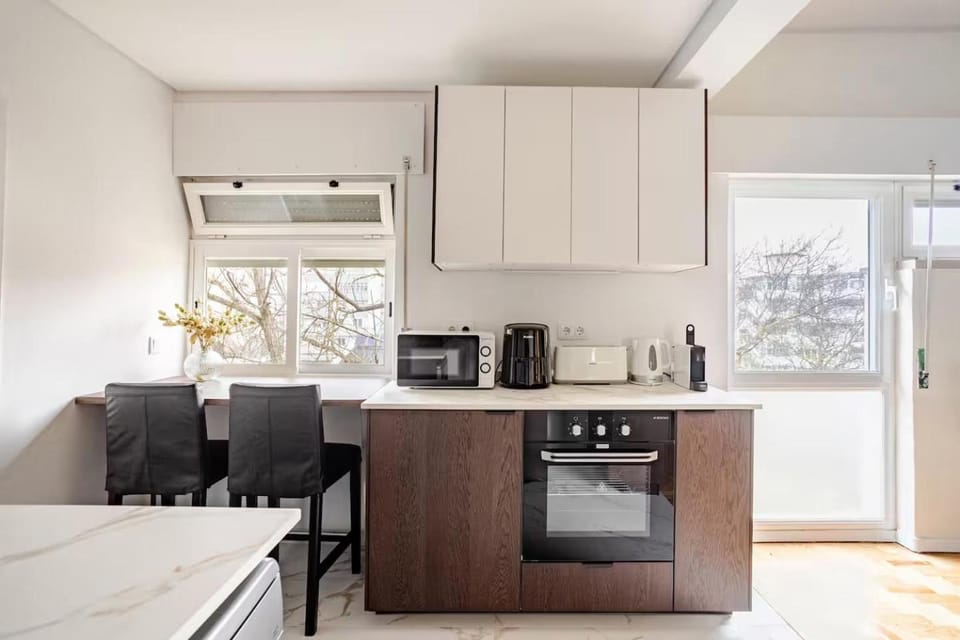 Coffee/tea facilities, Kitchen or kitchenette, Dining area, dishwasher, internet, microwave, oven, stove, toaster