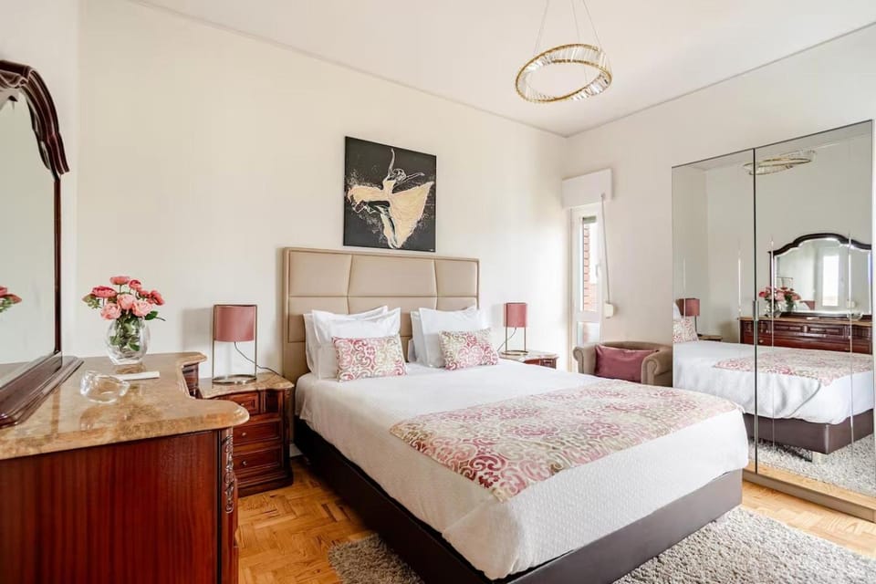 Toilet, Bed, Bedroom, internet, wardrobe, air conditioner
