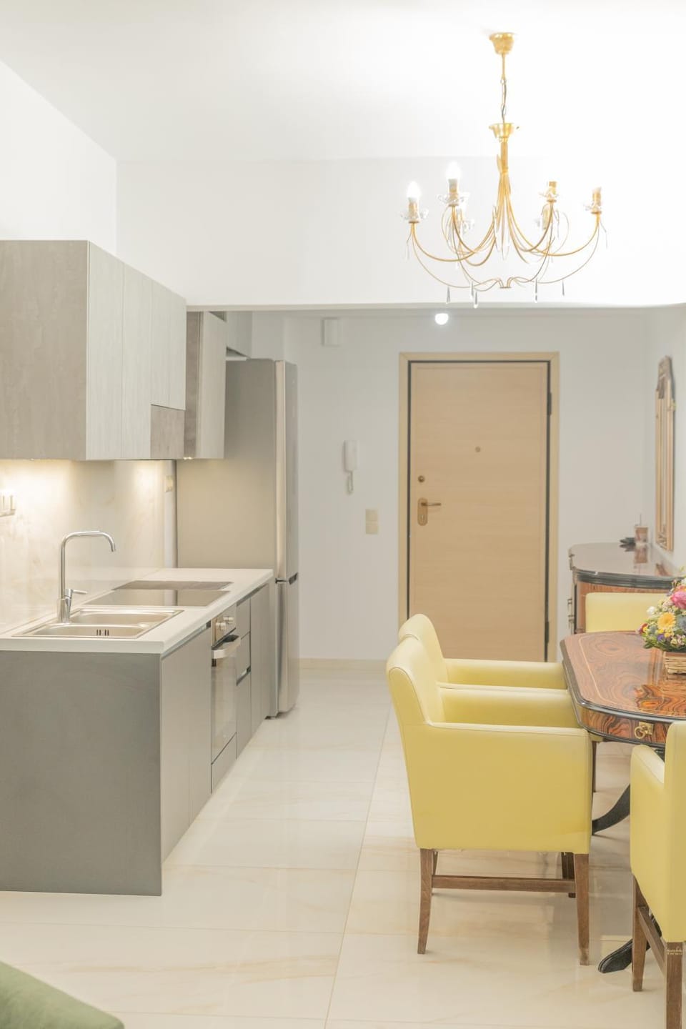 Kitchen or kitchenette, Dining area, stove