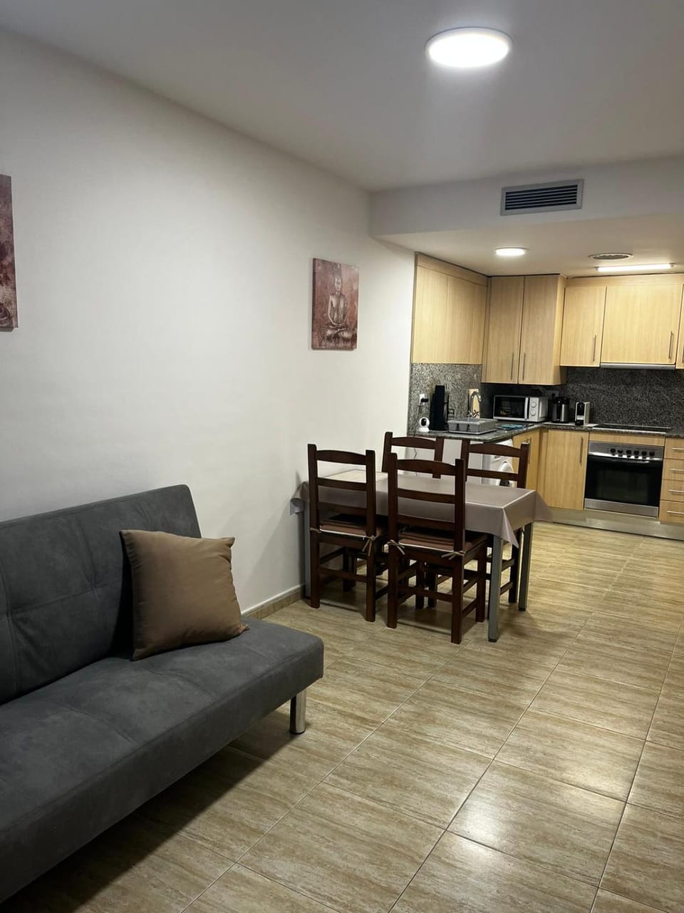 Kitchen or kitchenette, Seating area, Dining area, minibar, stove