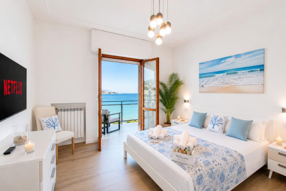 TV and multimedia, Bedroom, Sea view