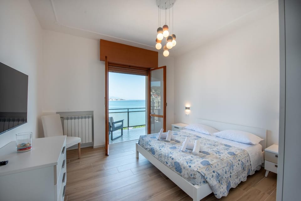 TV and multimedia, Bedroom, Sea view, air conditioner