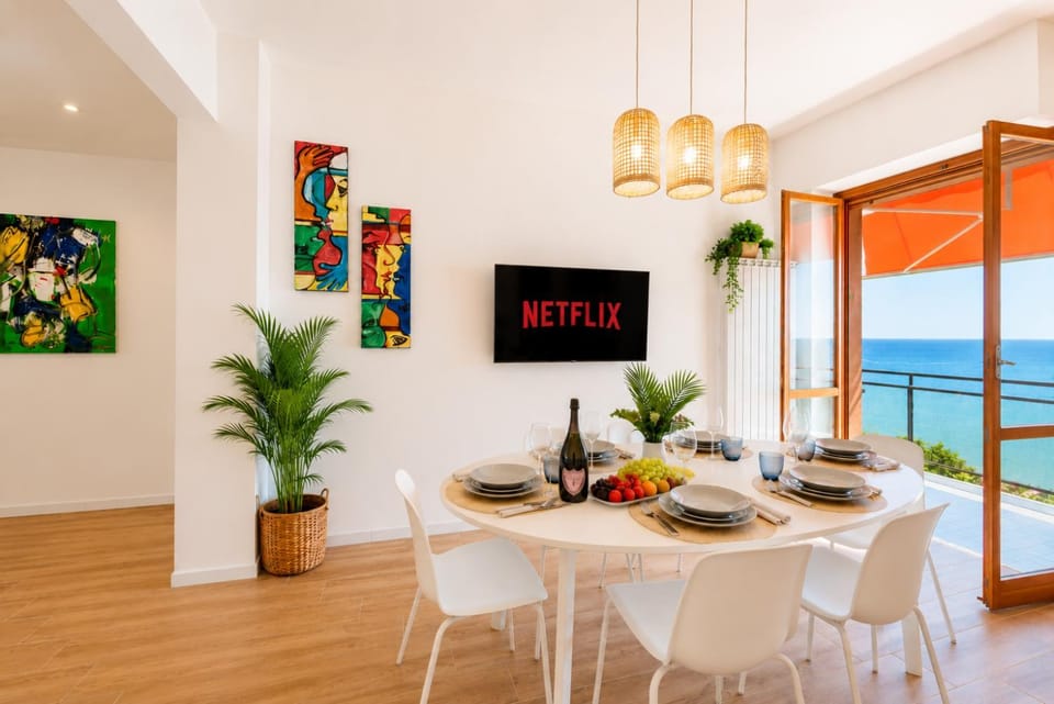 TV and multimedia, Dining area, Sea view
