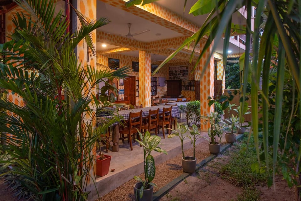 Property building, Restaurant/places to eat, Dining area