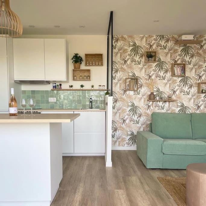 Kitchen or kitchenette, Living room