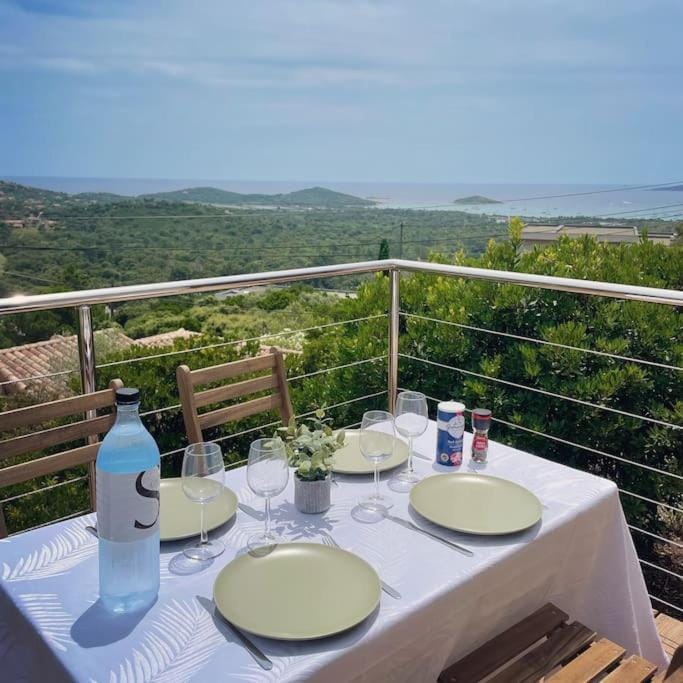 Natural landscape, View (from property/room), Balcony/Terrace, Dining area, Sea view