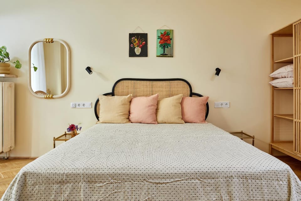 Bed, Photo of the whole room, Bedroom