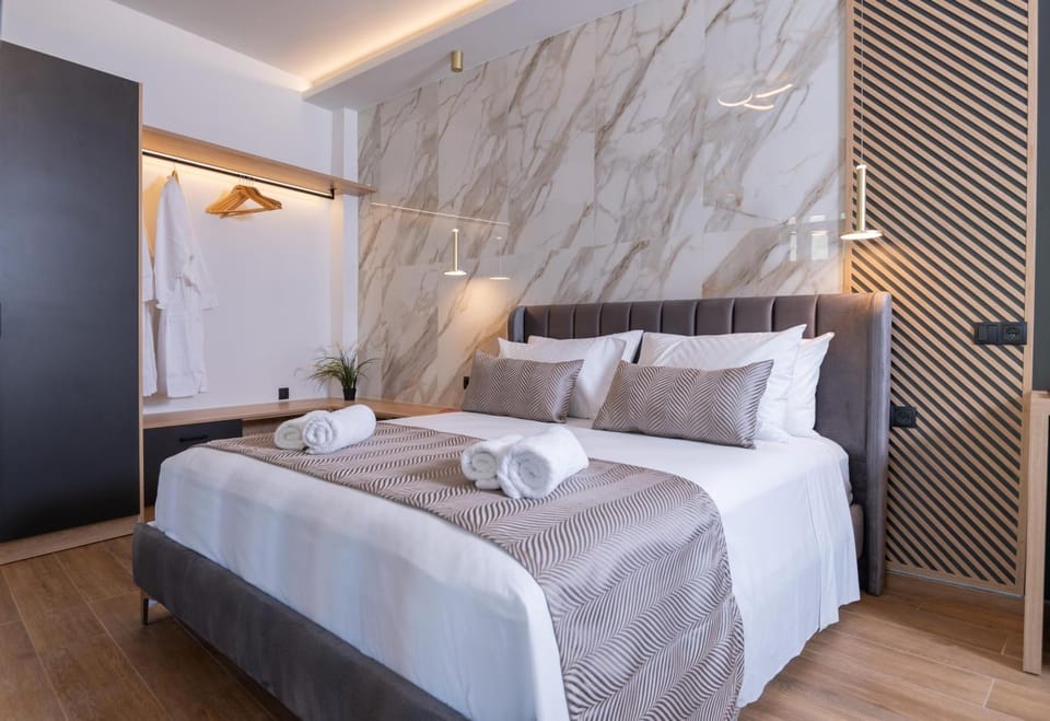 Bed, Photo of the whole room, Bedroom, towels