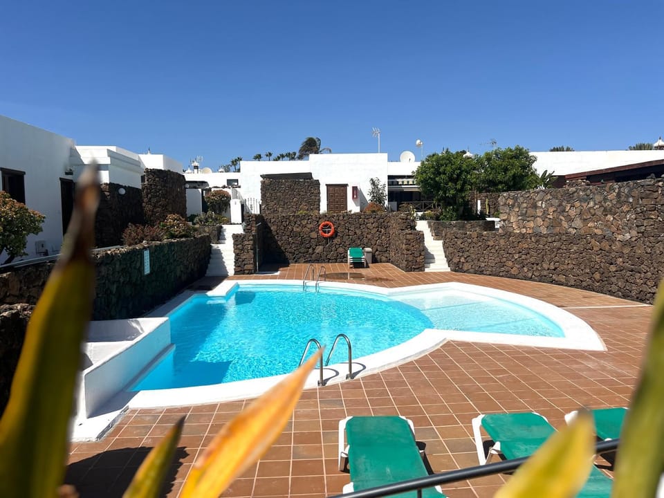 Pool view, Swimming pool, sunbed