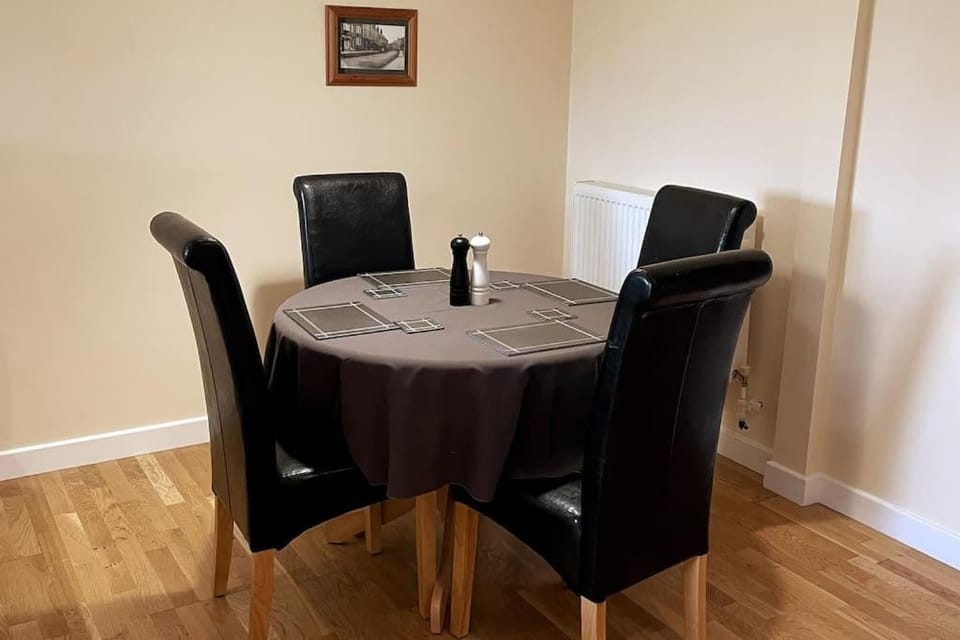 Seating area, Dining area
