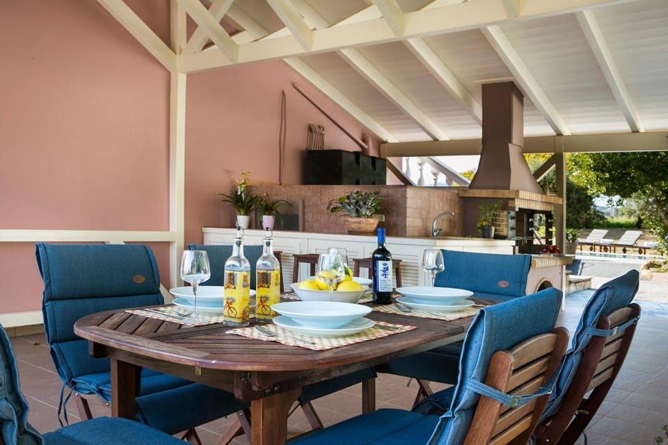 Patio, BBQ facilities