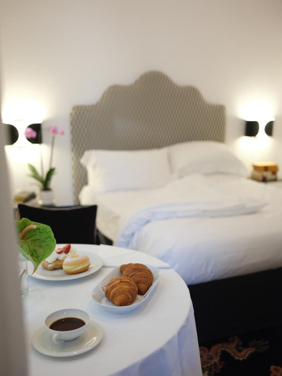 Photo of the whole room, Breakfast