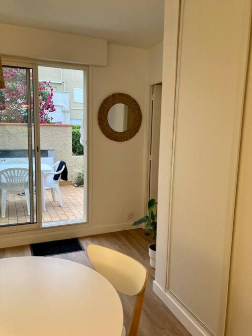 Le grand large 3 pièces en rez de jardin, avec terrasse et accès direct à la plage à pied Apartment in Le Barcarès