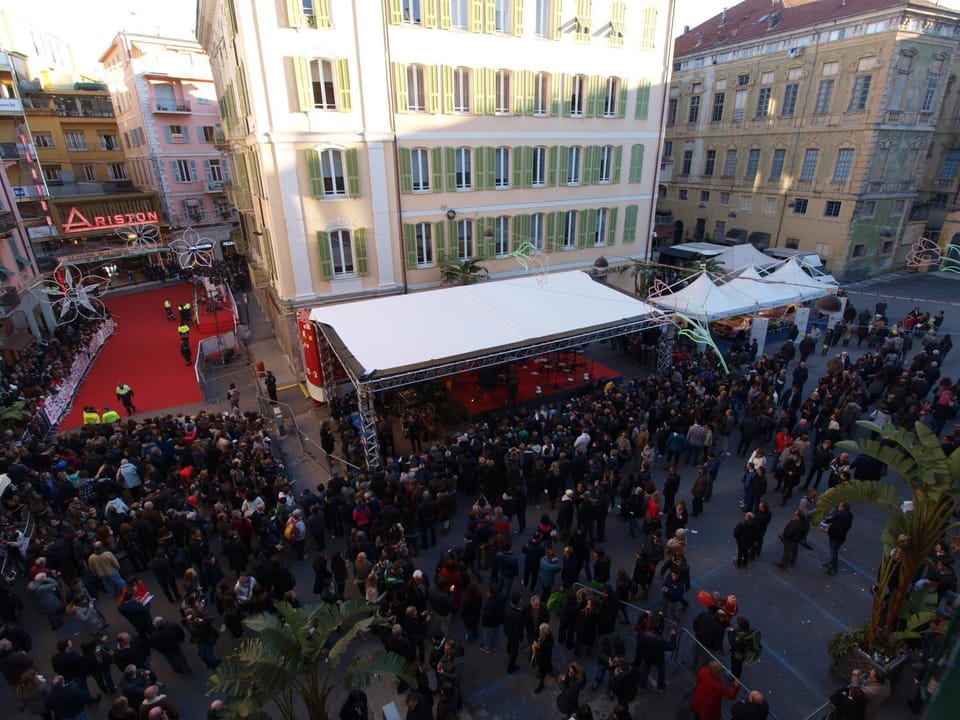 Property building, Bird's eye view, City view, Street view, Entertainment