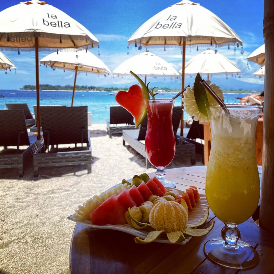 Restaurant/places to eat, Lounge or bar, Beach