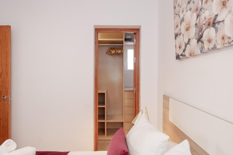 Bed, Photo of the whole room, Bedroom, wardrobe