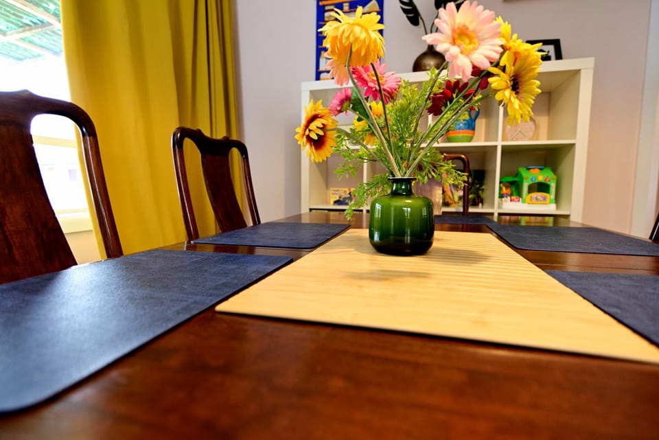 Seating area, Dining area