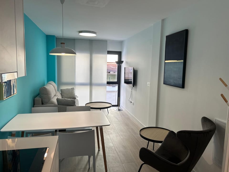 TV and multimedia, Seating area, Dining area