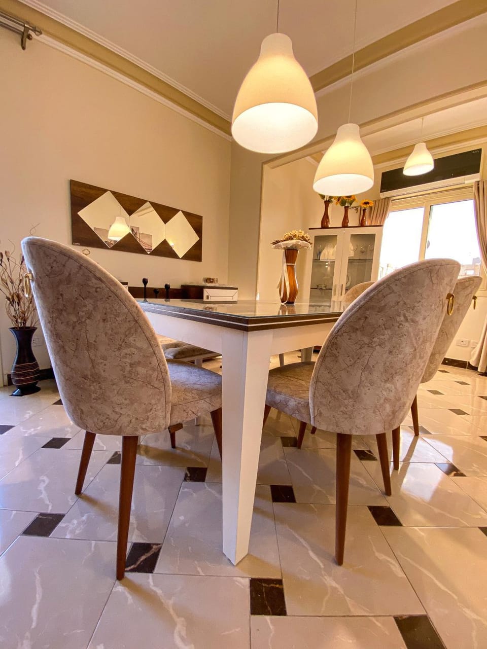 Seating area, Dining area, air conditioner