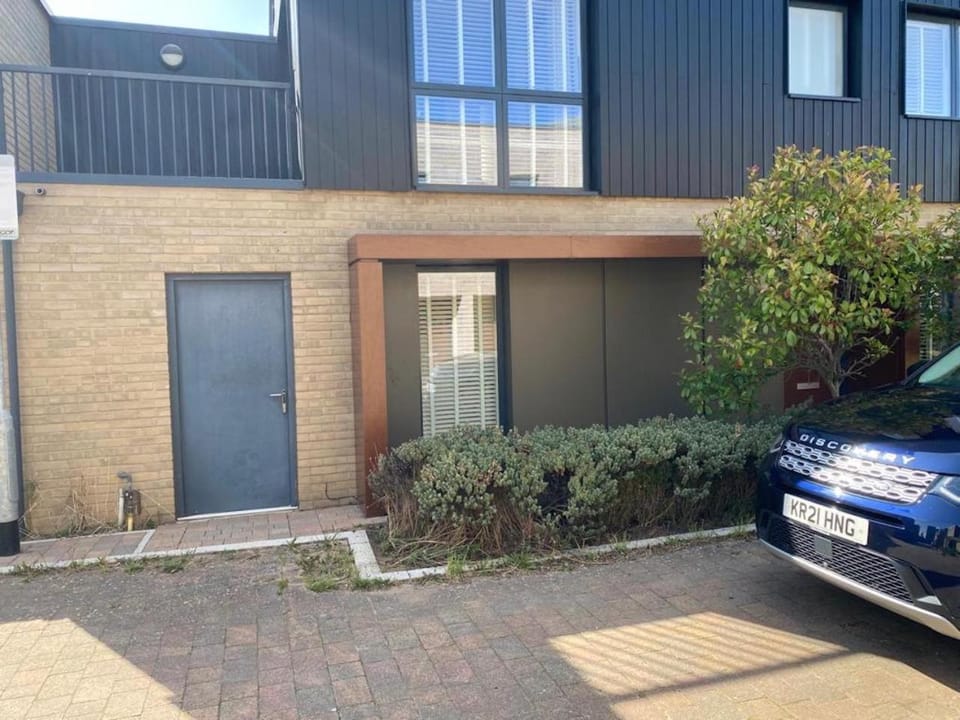 Property building, Day, Neighbourhood, Street view