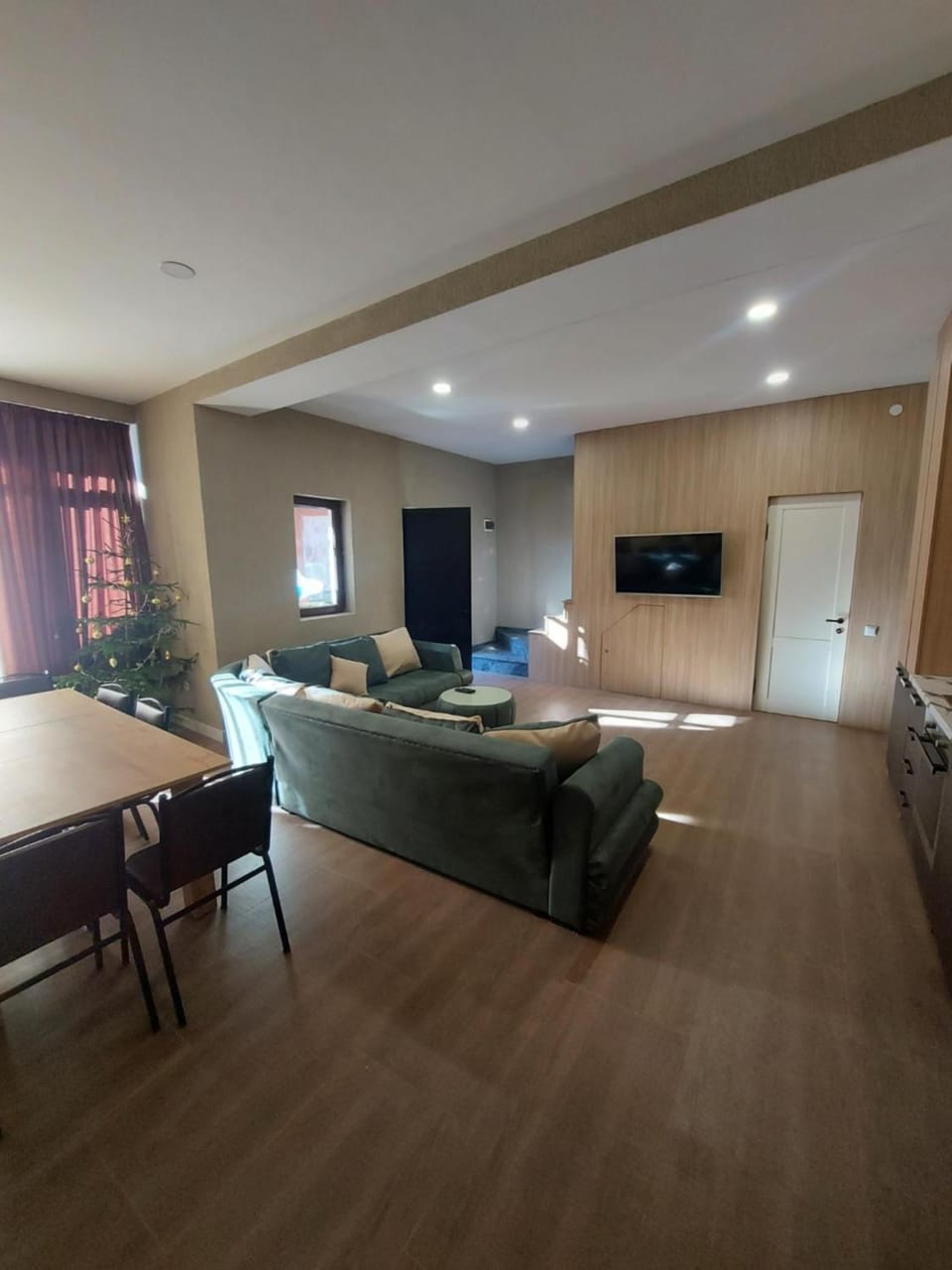 Communal lounge/ TV room, Living room, Dining area, Evening entertainment
