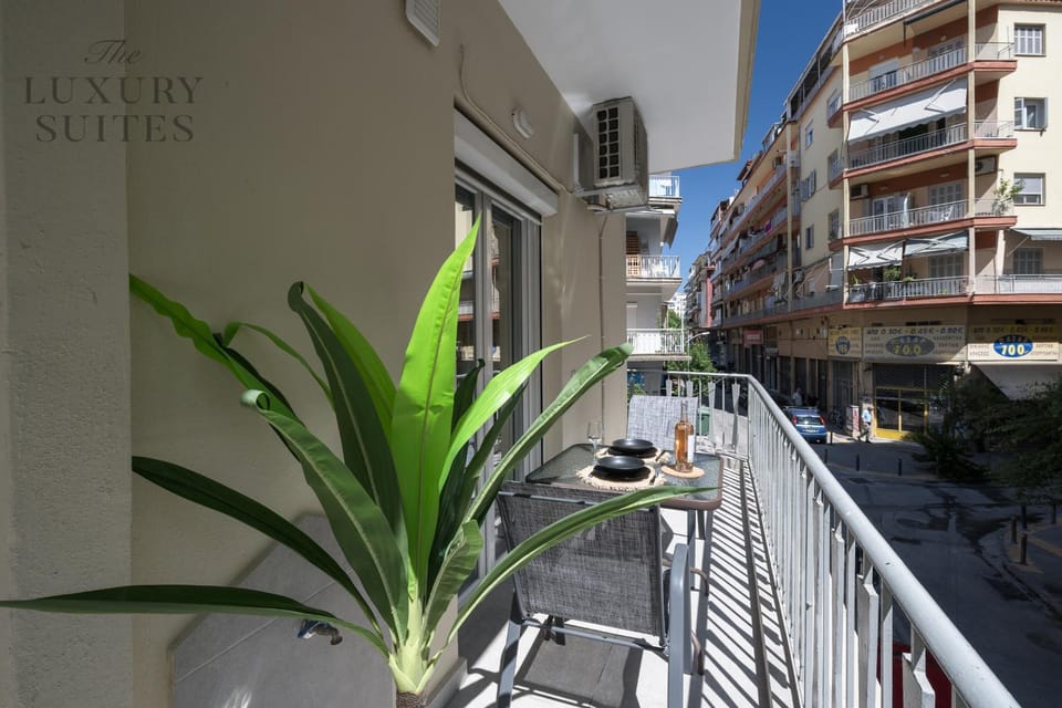 Property building, Balcony/Terrace, Street view