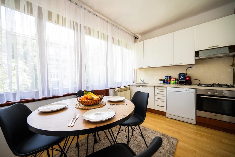 Coffee/tea facilities, Kitchen or kitchenette, Seating area, Dining area, dishwasher, pet friendly, stove