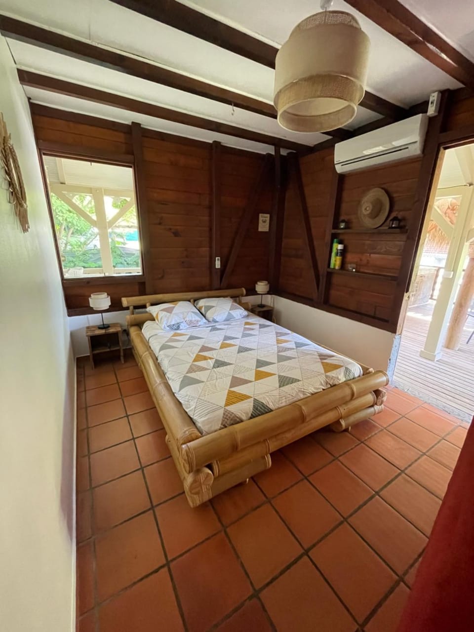 Bed, Photo of the whole room, Bedroom, air conditioner