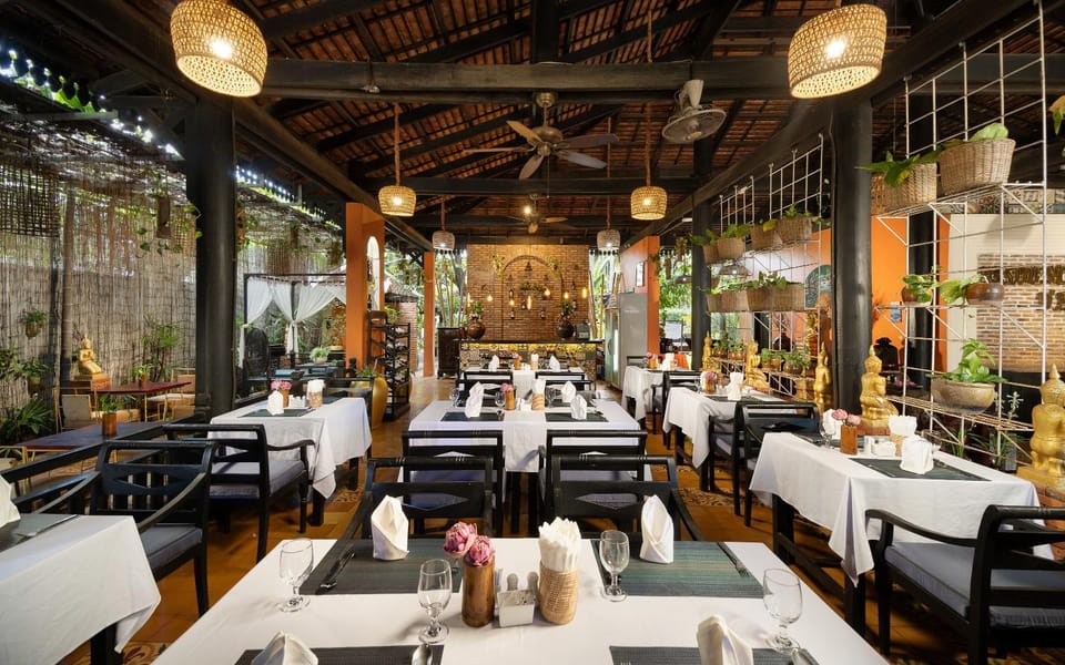 Restaurant/places to eat, Restaurant/places to eat, Seating area