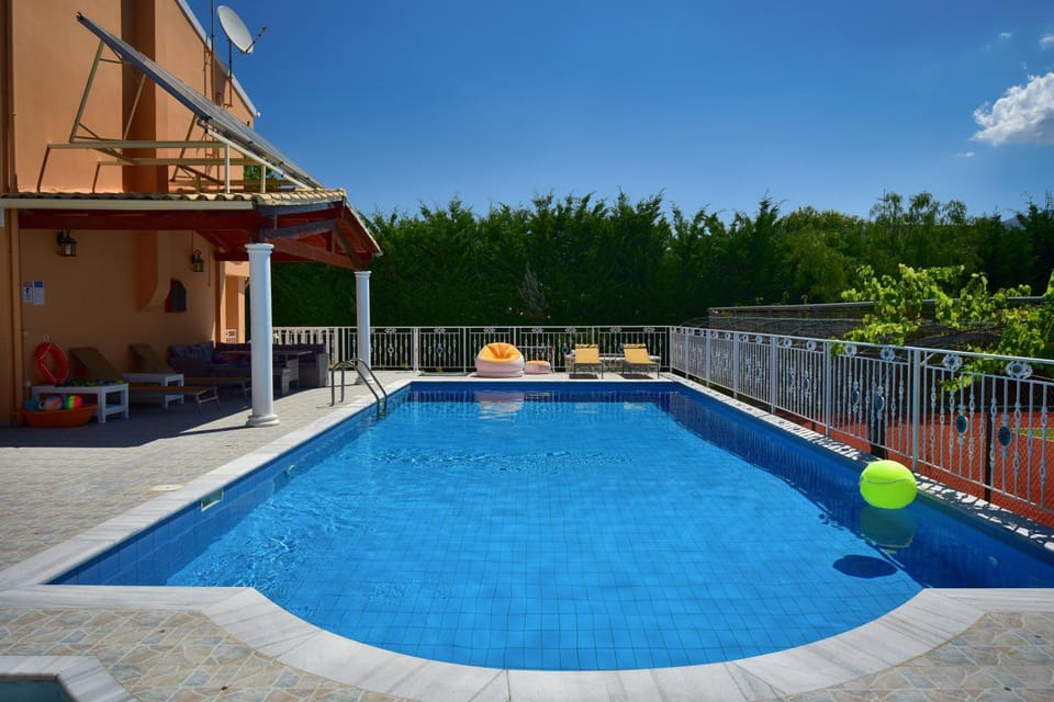 Darts, Swimming pool, Swimming pool
