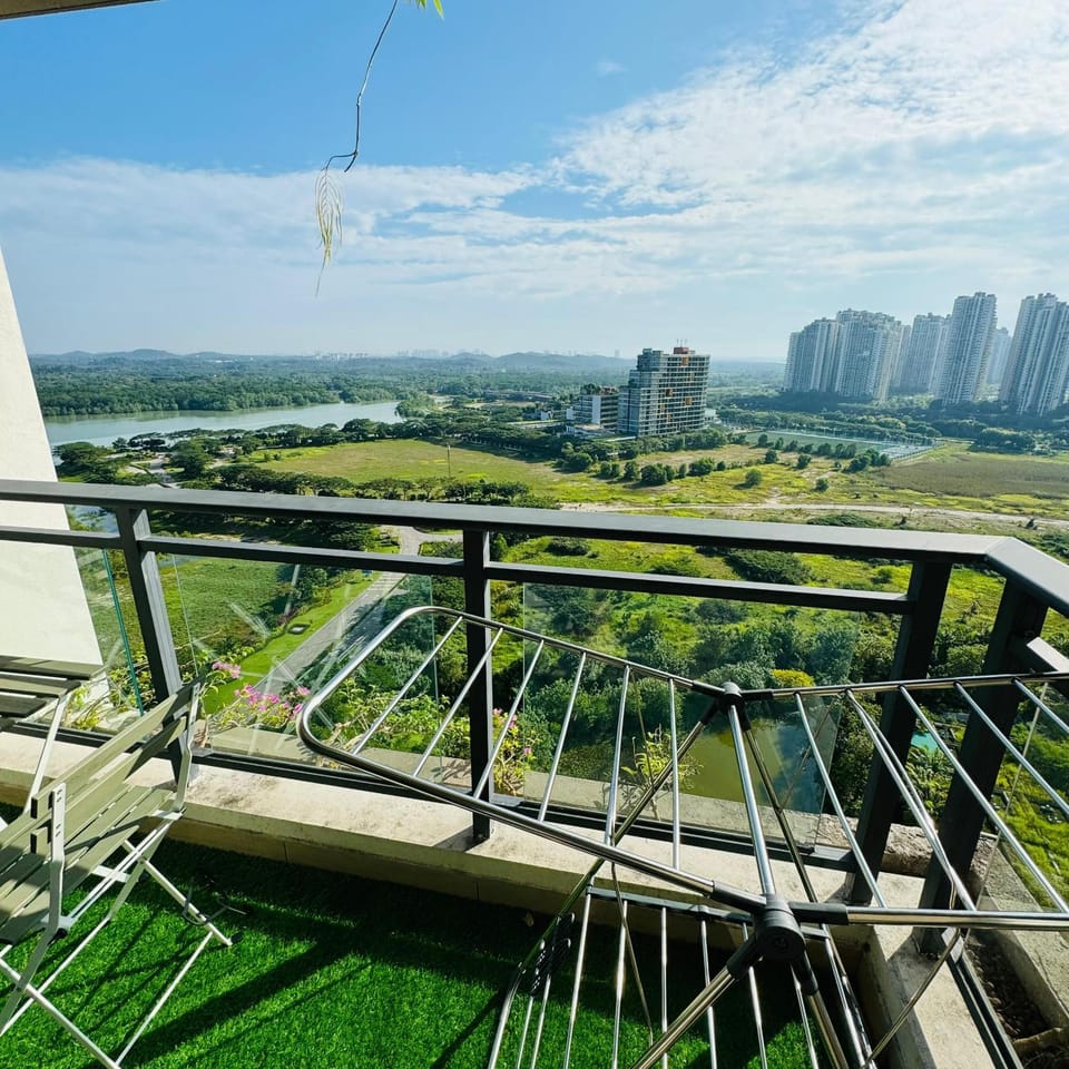 Property building, Day, Natural landscape, View (from property/room), Balcony/Terrace, City view
