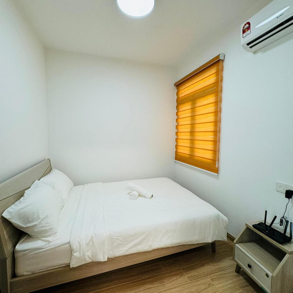 Bed, Photo of the whole room, Bedroom, air conditioner