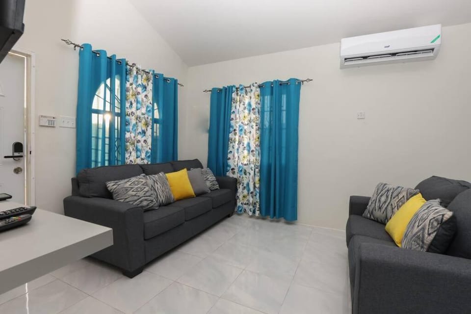 Osmax Oasis, 2 BD and 2 BA, Gated, near Puerto Seco Beach House in St. Ann Parish