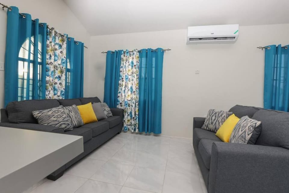 Osmax Oasis, 2 BD and 2 BA, Gated, near Puerto Seco Beach House in St. Ann Parish