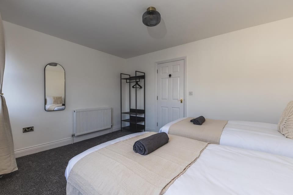 Bed, Bedroom, towels, wardrobe