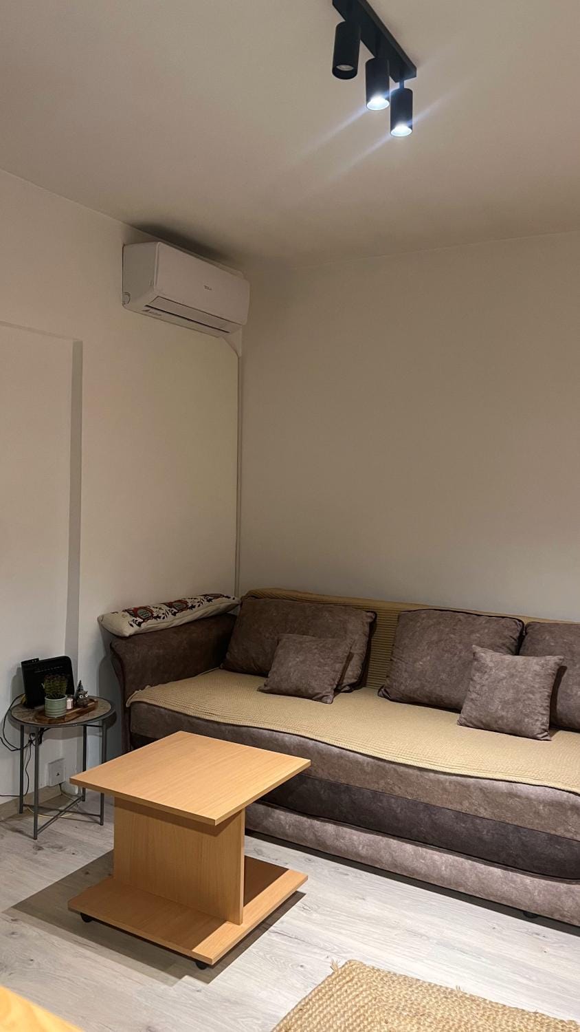 Seating area, air conditioner