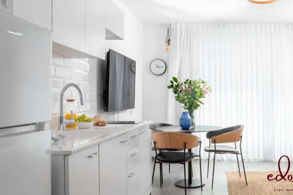 TV and multimedia, Kitchen or kitchenette, Dining area, minibar, stove