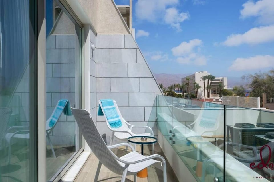 View (from property/room), Balcony/Terrace, Mountain view