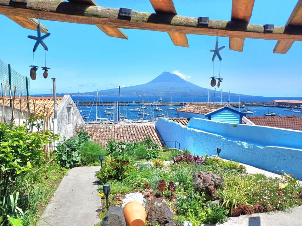 Patio, Nearby landmark, Off site, Day, Natural landscape, Garden, Balcony/Terrace, City view, Sea view