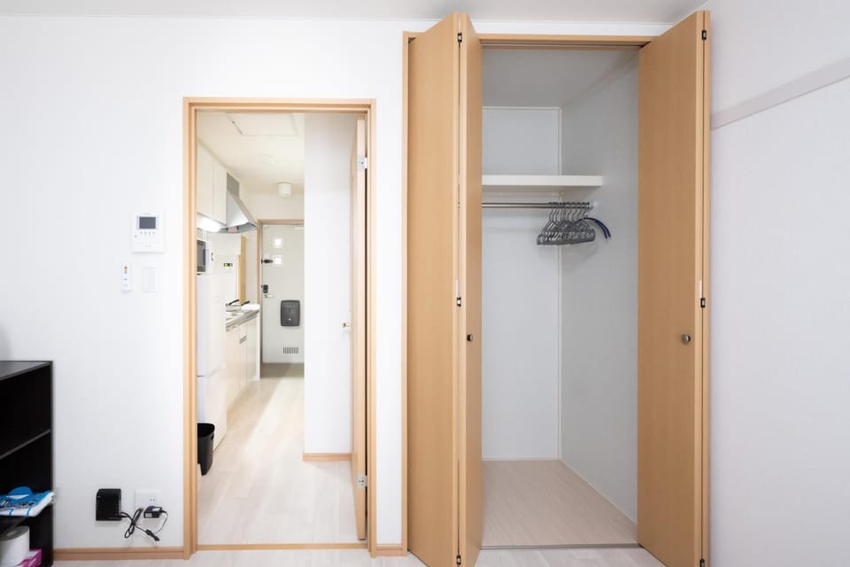 駅近徒歩3分。生活に便利なアパート。長期滞在にもオススメ Apartment in Osaka Prefecture