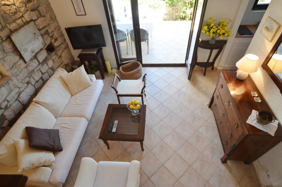 Living room, Photo of the whole room