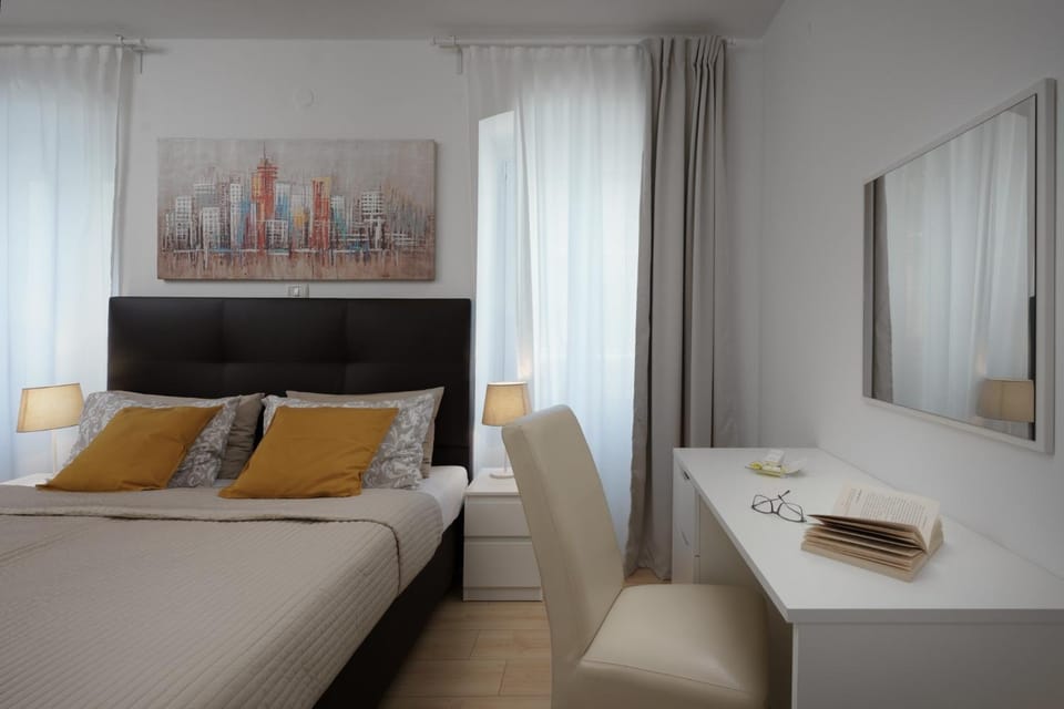 Bed, Bedroom