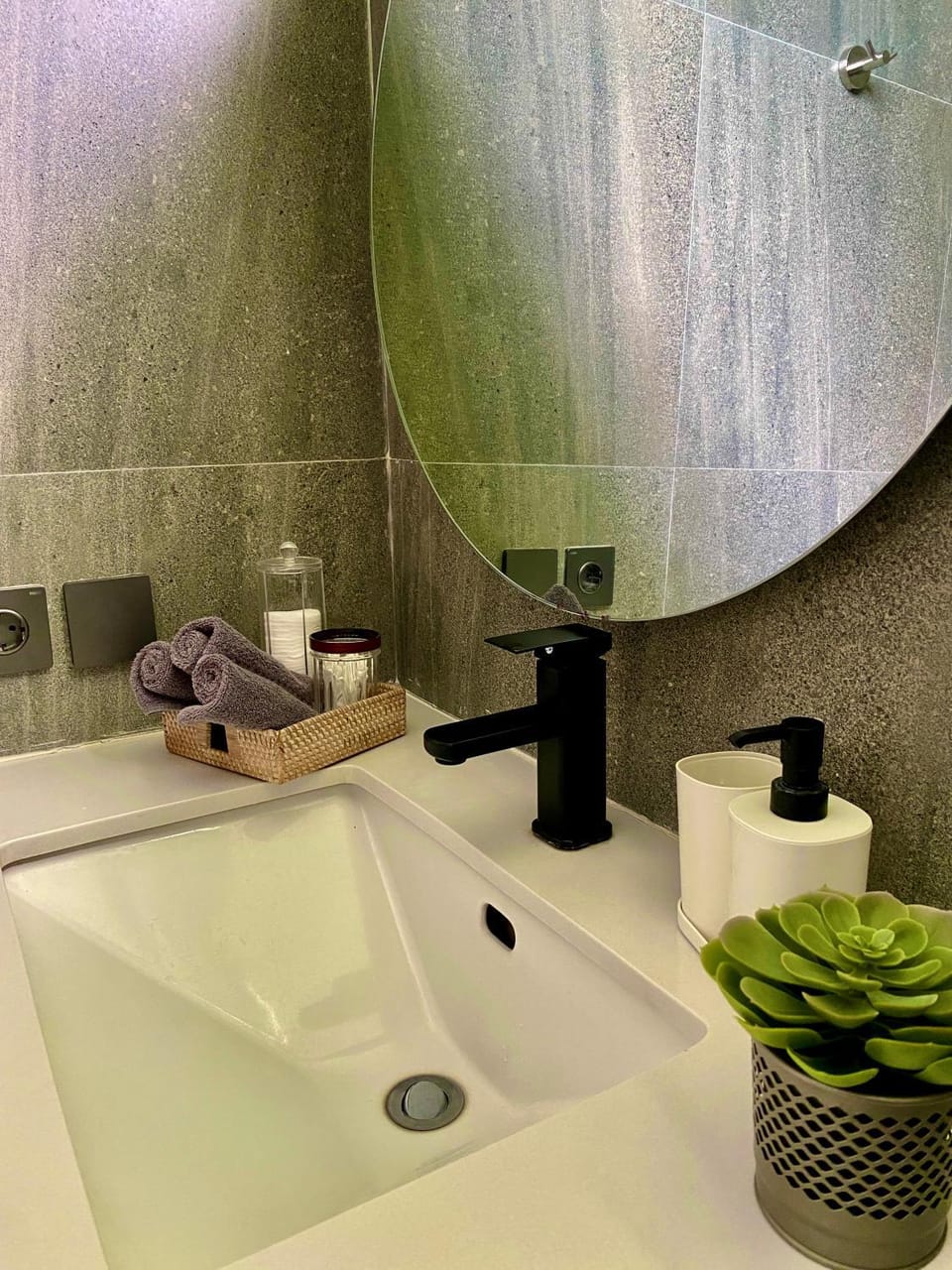 Bathroom, towels