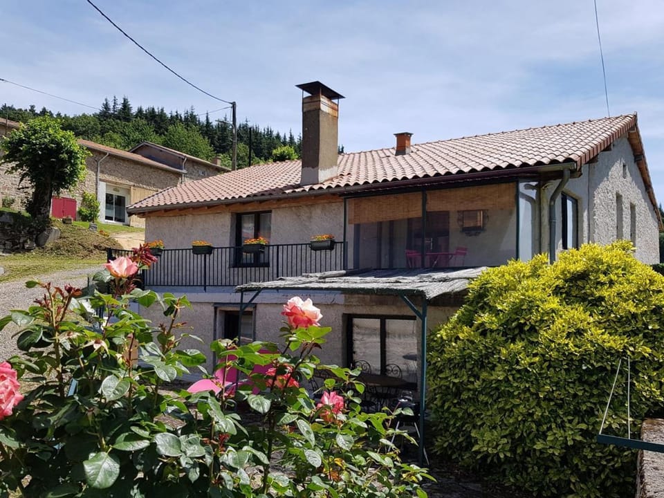 Gîte calme en Montagne Bourbonnaise, animaux admis - FR-1-489-470 House in Auvergne-Rhône-Alpes