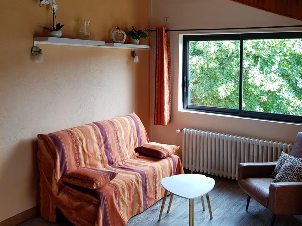 Gîte calme en Montagne Bourbonnaise, animaux admis - FR-1-489-470 House in Auvergne-Rhône-Alpes