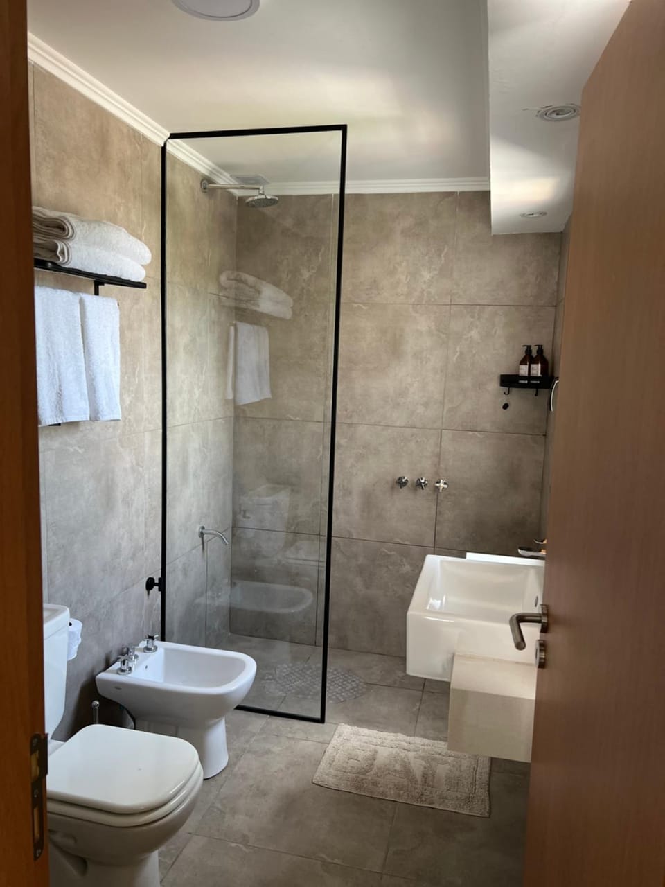 Shower, bidet, towels